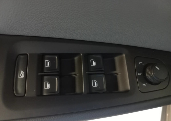 Seat Leon cena 64700 przebieg: 95765, rok produkcji 2015 z Włoszczowa małe 742